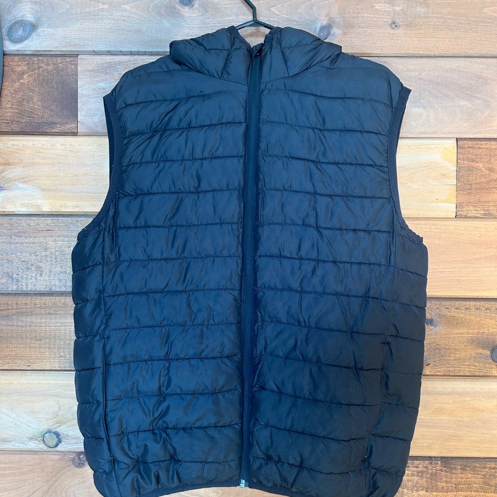H&M Men's Black Puffer Vest - Men’s Large